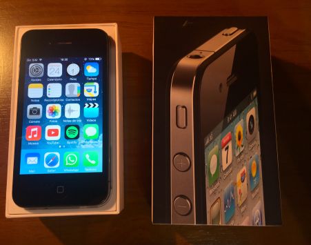 Iphone 4, 32 GB, Negro, Caja y Cargador Original.