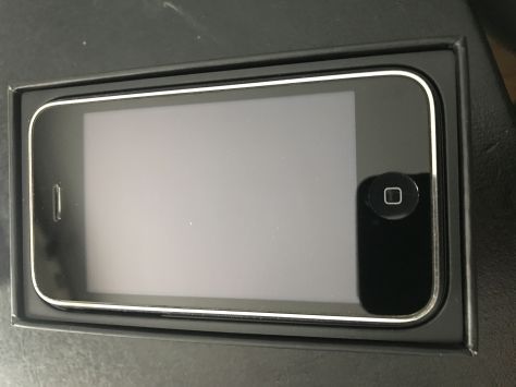 iPhone 3GS - 8GB