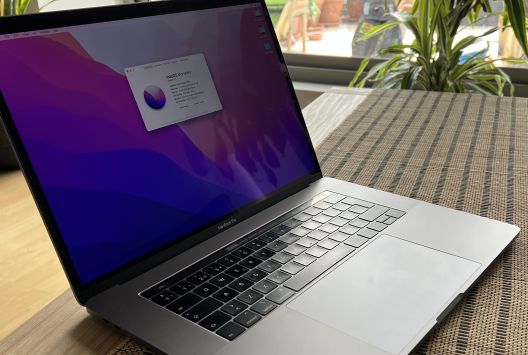 MacBook Pro (15-inch, 2019) i9 | 2,40 GHz | 8 cores, 32GB, 2TB SSD, ProVega 20 4 GB y con Apple Care hasta octubre del 2022