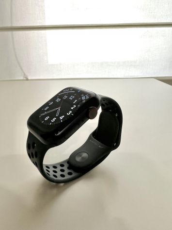 Apple Watch Series 7 / 45 mm / GPS + Celular