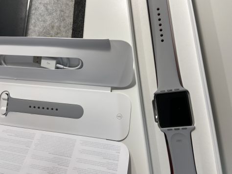 APPLE WATCH SERIES 3 42MM SILVER ALUMINIUM WHITE SPORT BAND