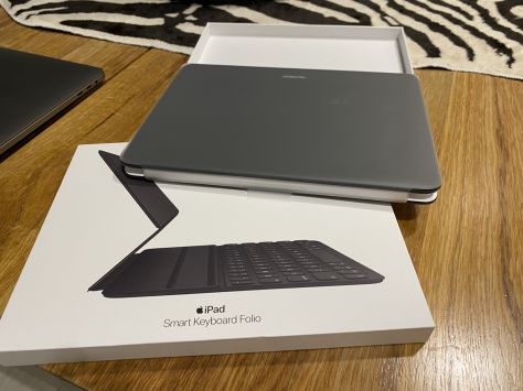 IPAD SMART KEYBOARD FOLIO