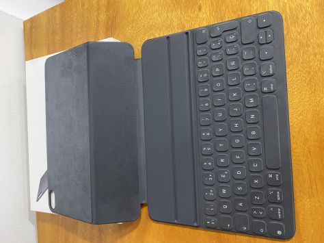 Smart Keyboard Folio 11