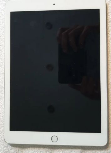 iPad 6th gen Wifi 32Gb blanco-plata con funda