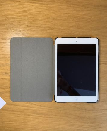 iPad mini 2ª generación wifi con funda incluida