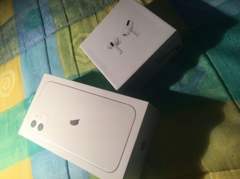iPhone 11 y AirPods Pro