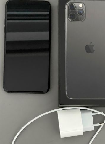 iPhone 11 Pro Max 256Gb Gris Espacial en Garantia y solo usado 6 meses (Estado Excelente)