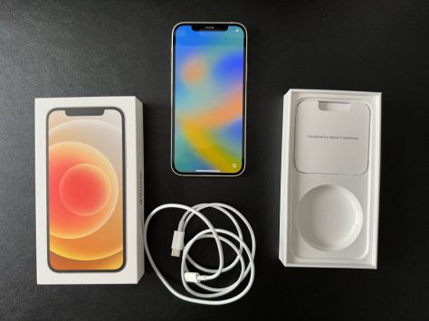 Iphone 12 de 64Gb en Blanco Plata libre