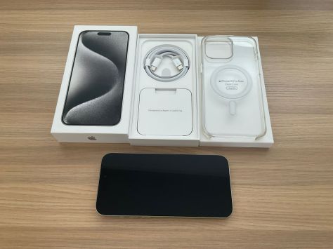 Apple 15 Pro Max 256GB + Funda Apple Clear Case