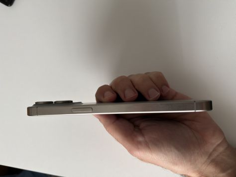 vender-iphone-iphone-15-pro-y-iphone-15-pro-max-apple-segunda-mano-20251220142406-12