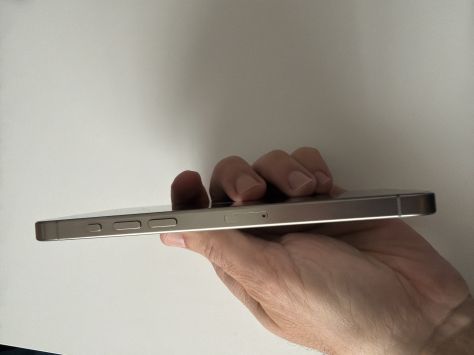 vender-iphone-iphone-15-pro-y-iphone-15-pro-max-apple-segunda-mano-20251220142406-13