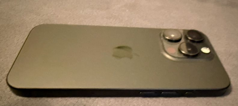 vender-iphone-iphone-15-pro-y-iphone-15-pro-max-apple-segunda-mano-862920241224181213-32