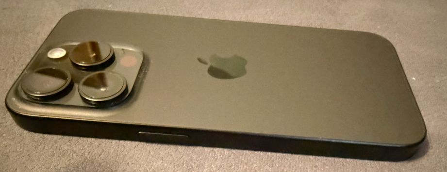 vender-iphone-iphone-15-pro-y-iphone-15-pro-max-apple-segunda-mano-862920241224181213-33