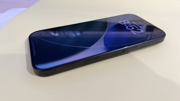 vender-iphone-iphone-16-pro-y-iphone-16-pro-max-apple-segunda-mano-20251221173353-11