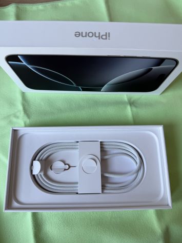 vender-iphone-iphone-16-pro-y-iphone-16-pro-max-apple-segunda-mano-567520251007111613-21