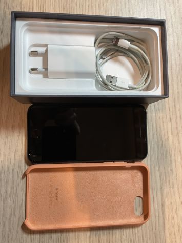 IPHONE 8