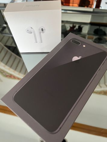 iPhone 8 Plus gris espacial 64GB LIBRE + AirPods + Funda Transparente / ¡OPORTUNIDAD ÚNICA!