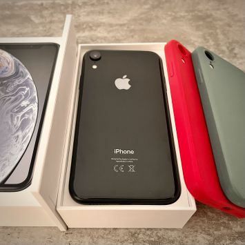 iPhone XR 64GB (Perfecto estado)