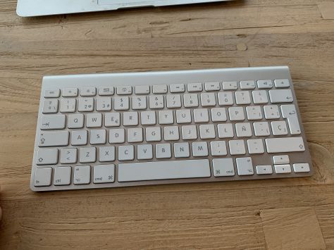 mrw101//Apple Wireless keyboard A1314