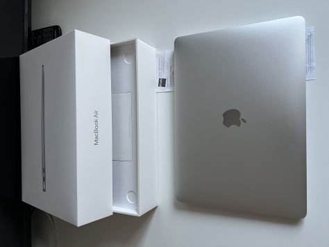 MacBook Air M1 512GB prácticamente nuevo (Solo 30 ciclos bateria)