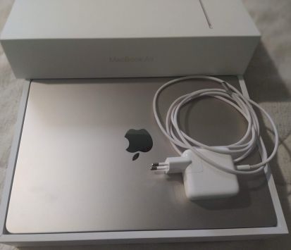 MACBOOK AIR