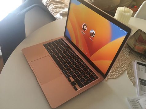 Macbook Air  RETINA Dorado 13.3' M1 (AÑO 2021)