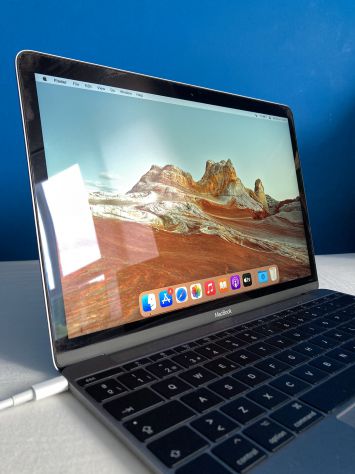 MacBook Gris Espacial (modelo 2017, i5, 256 Gb)